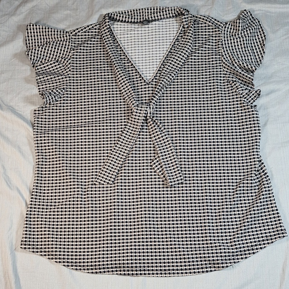 Adrianna Papell Women's Blouse XXL Geometric Dot Flutter Sleeve Tie Neck Top 2XL